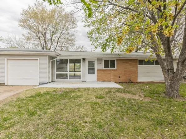 1214 Crescent Dr, Salina, KS 67401