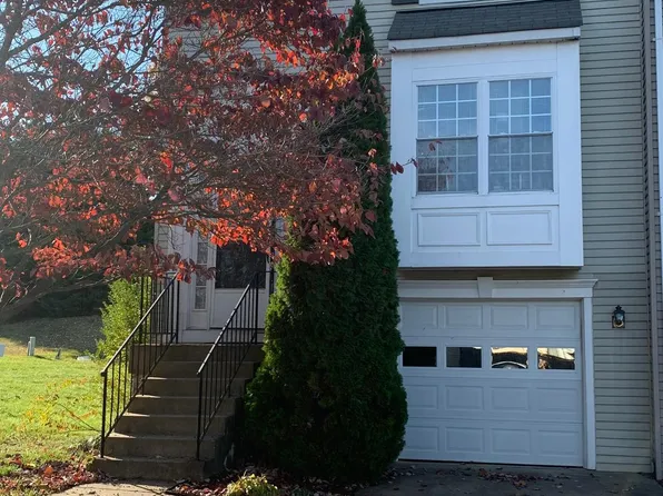 301 Backridge Ct, Fredericksburg, VA 22406