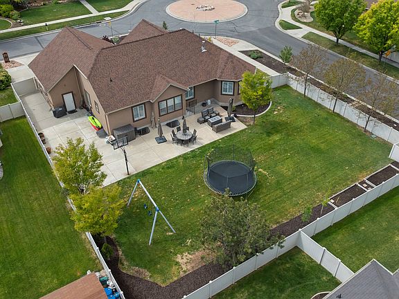 5th image of 483 E Crystal Spring Dr