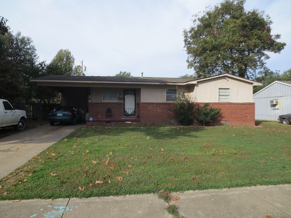 1st image of 305 Louise St