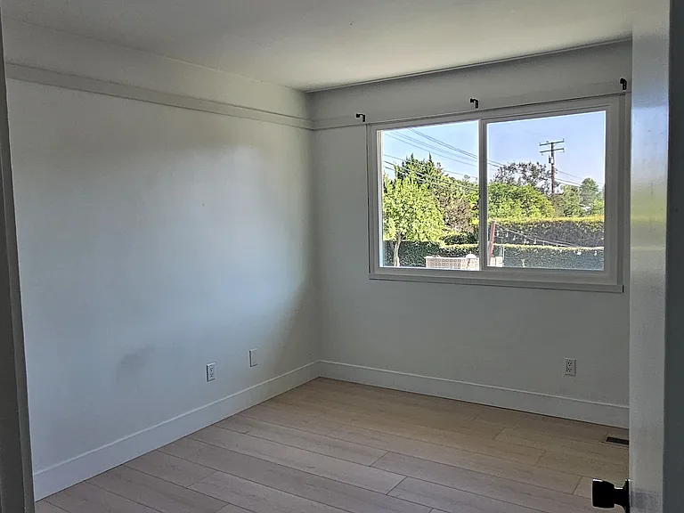 3657 Broadmoor Blvd — Photo 32