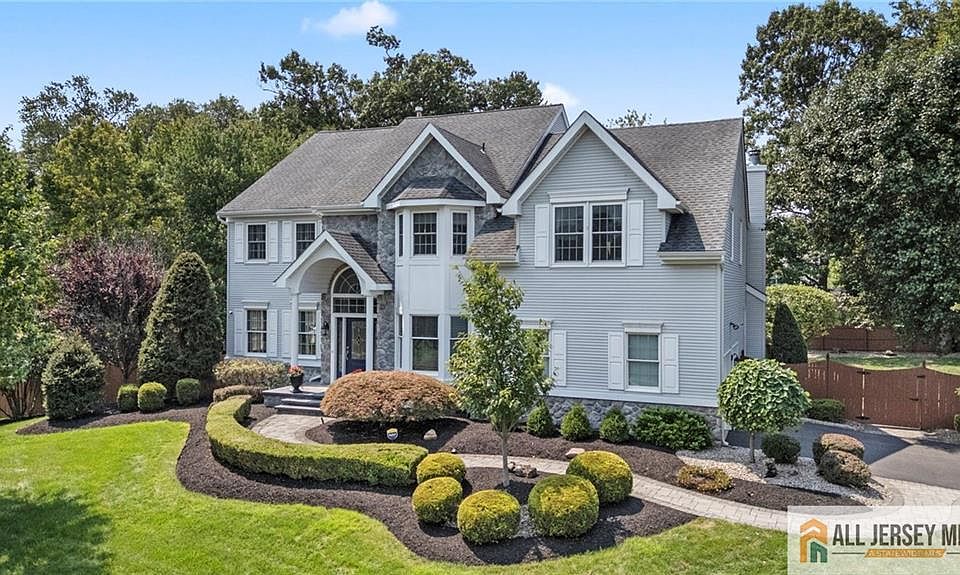 1st image of 16 Cummings Rd