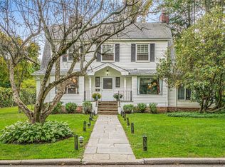 16 Magnolia Dr, Great Neck, NY 11021
