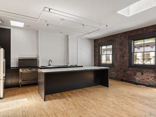47 Howard Street 5 image 1 of 7