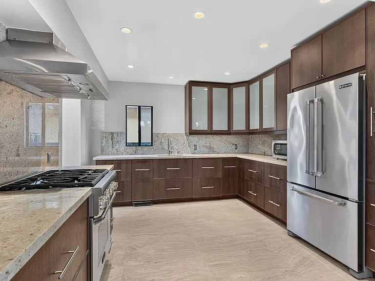 1727 Delaware Ave — Photo 4