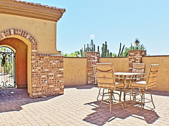 Entertaining Courtyard