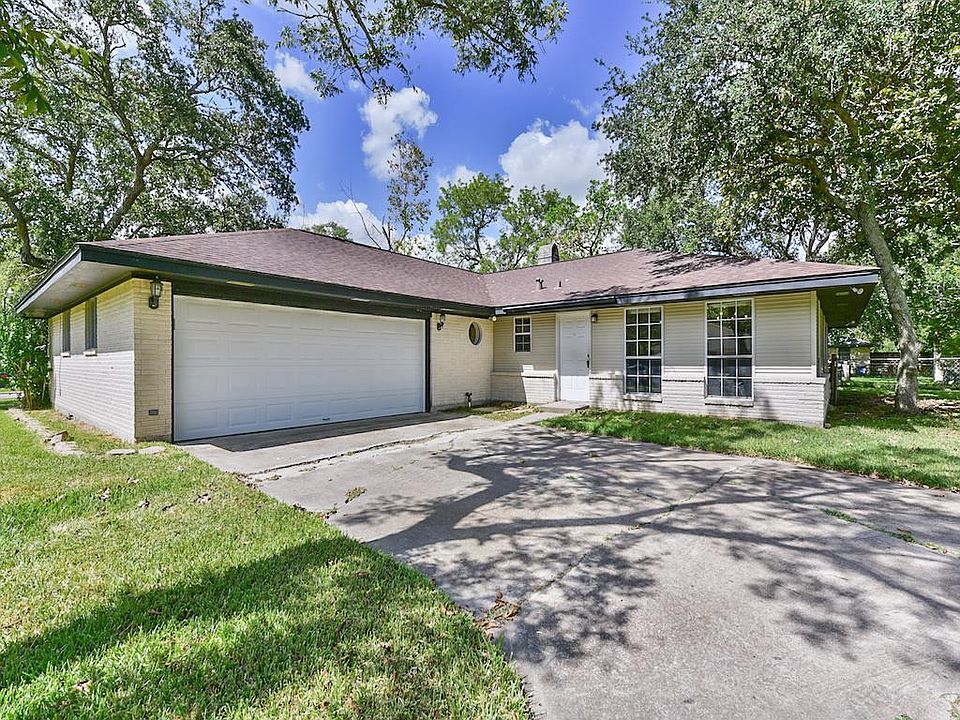 1st image of 802 Oyster Creek Dr