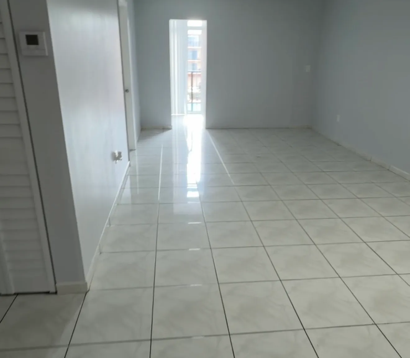 2 bed, 956 sqft, $2,200 — Photo 4