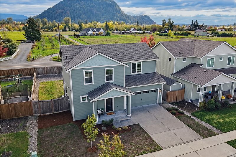 3rd image of 878 Riley Drive E
