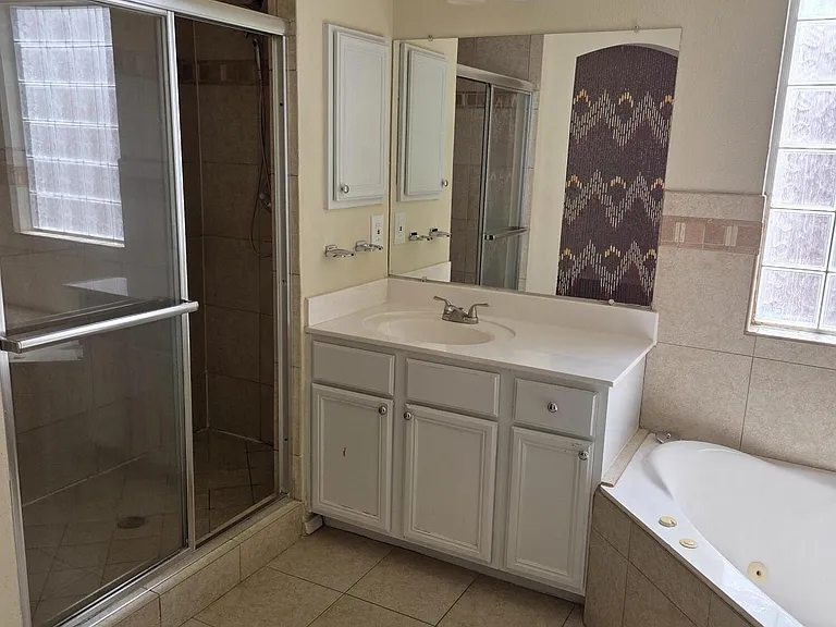 3717 NE Hubble Dr — Photo 31