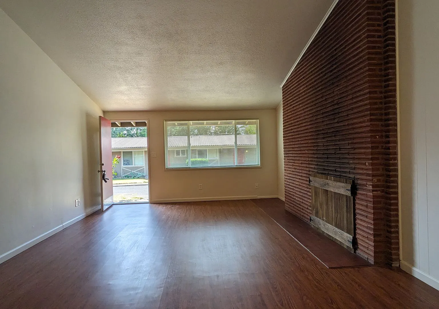 West Slope Apartments — Photo 4