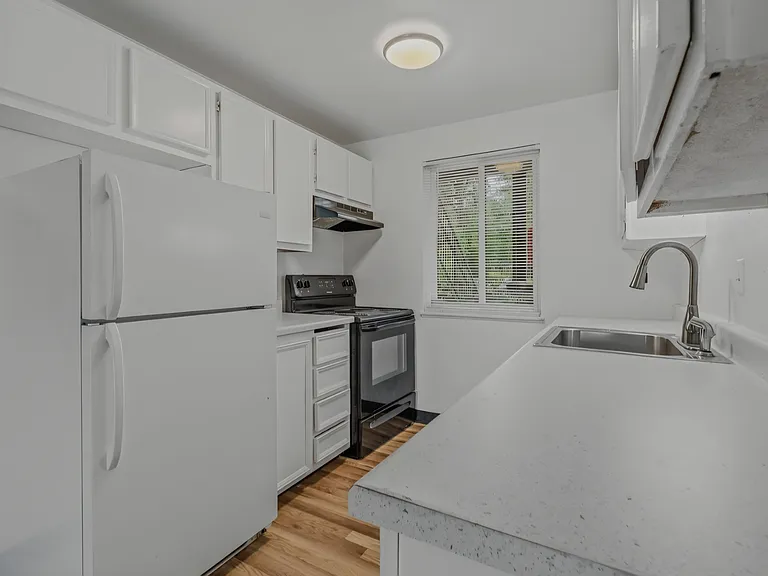 14095 SW Walker Rd #95 — Photo 4