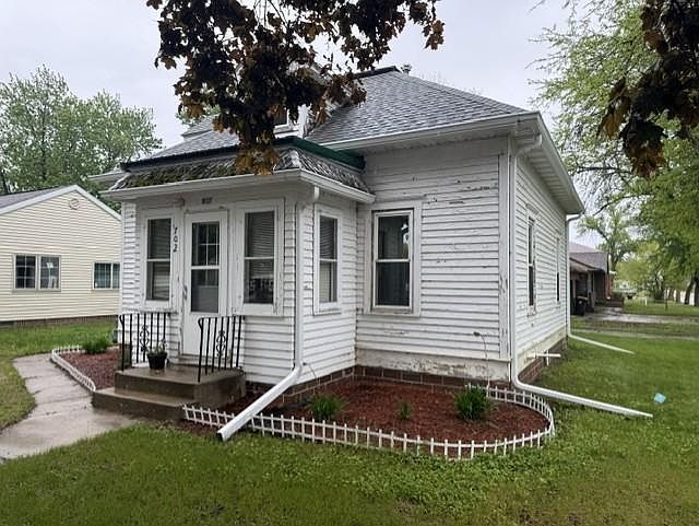 1st image of 702 3rd Ave
