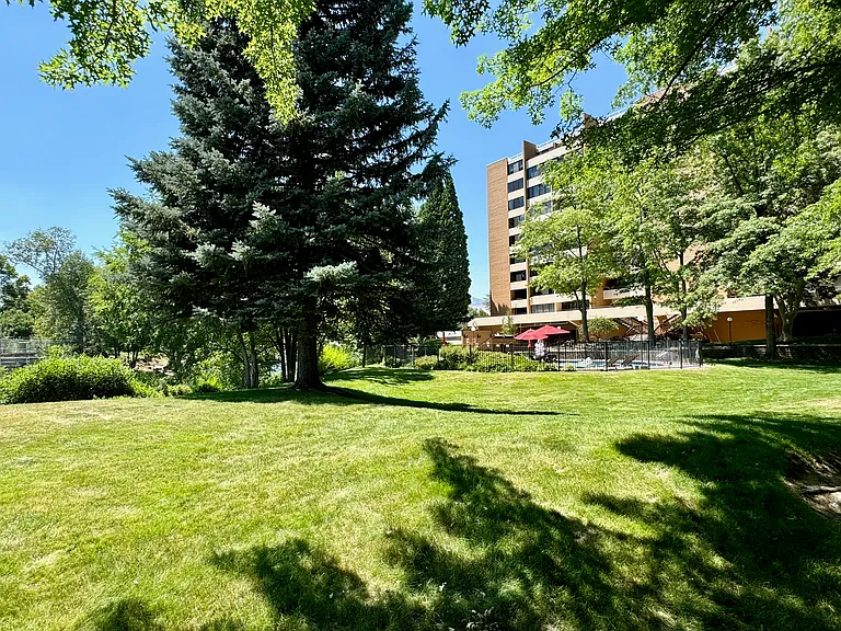 1200 Riverside Dr #1270 — Photo 30