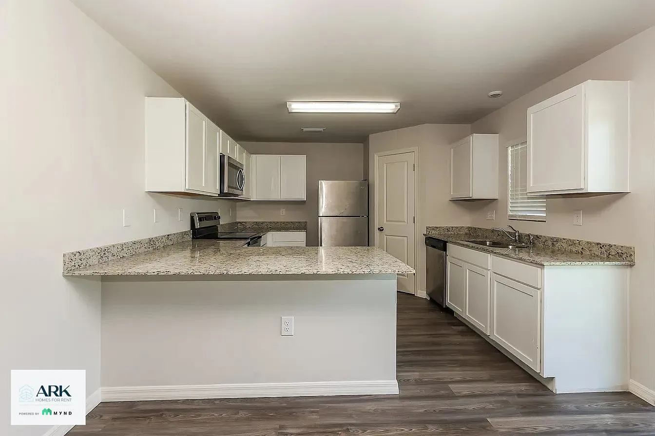 4 bed, 2.0 bath, 1449 sqft, $2,124 — Photo 3