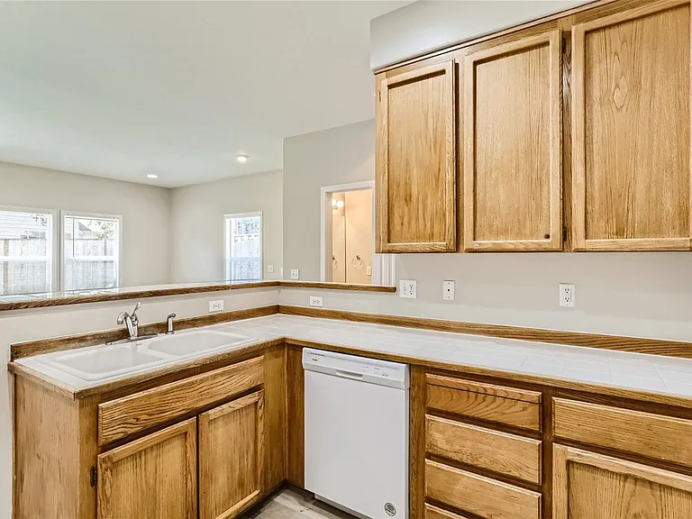 3133 NE 13th Pl — Photo 10