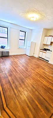 Rented by United Realty Equities | media 16