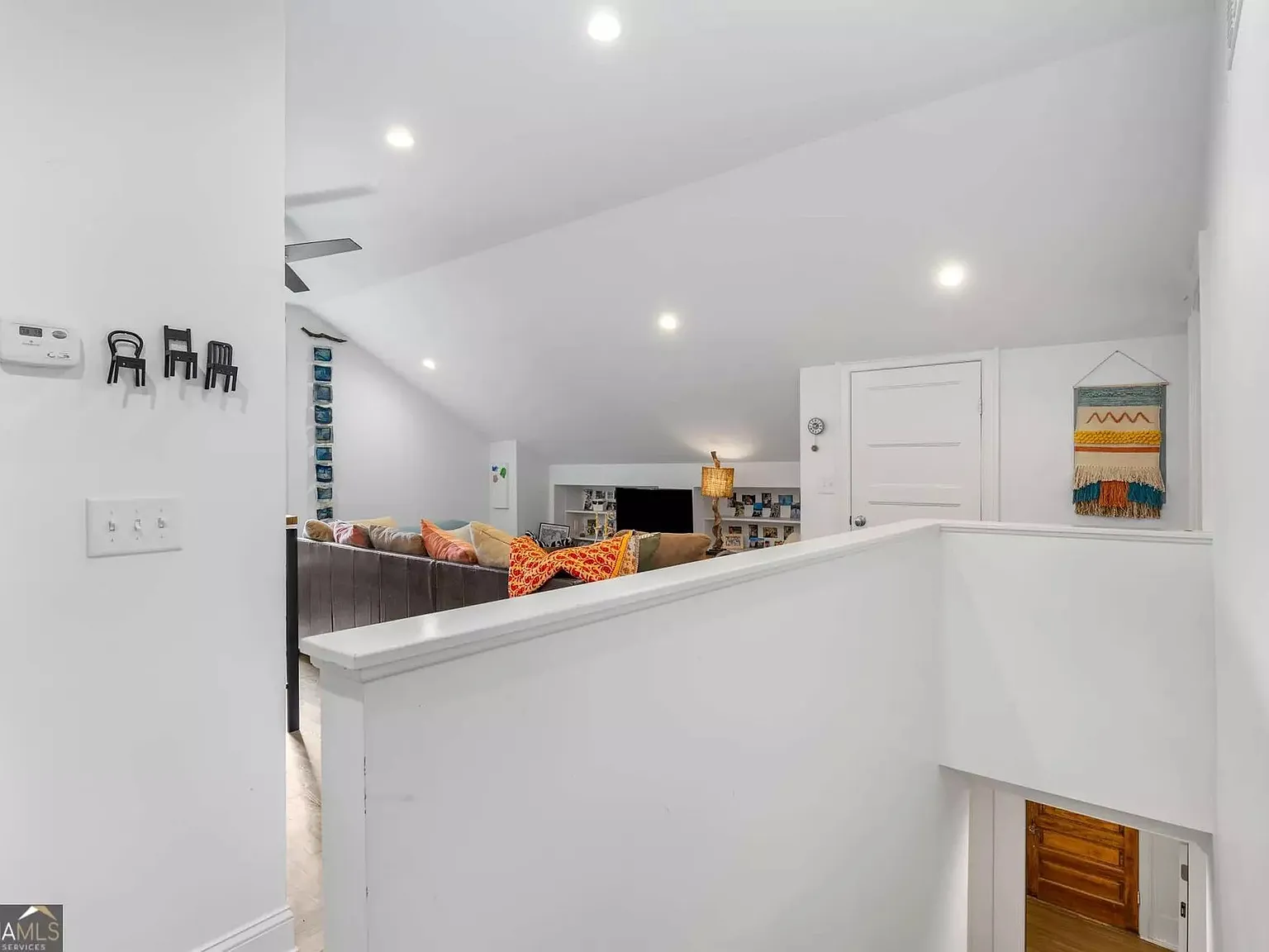 2 bed, 1067 sqft, $1,990 — Photo 3