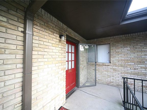 3rd image of 4704 McKinney Ave #206