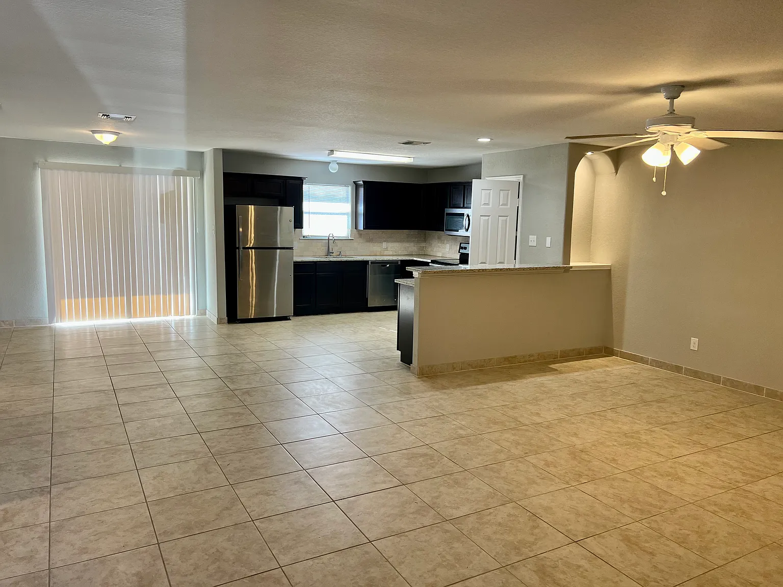 3 bed, 1432 sqft, $1,700 — Photo 2