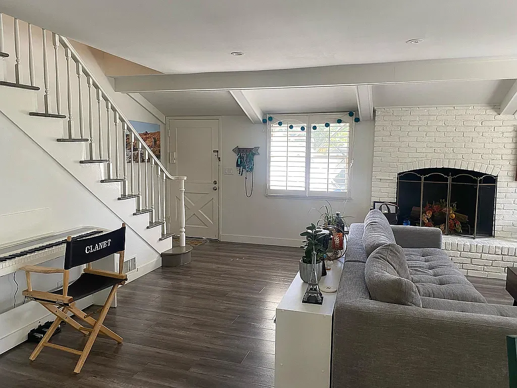 2 bed, 1300 sqft, $4,295 — Photo 2