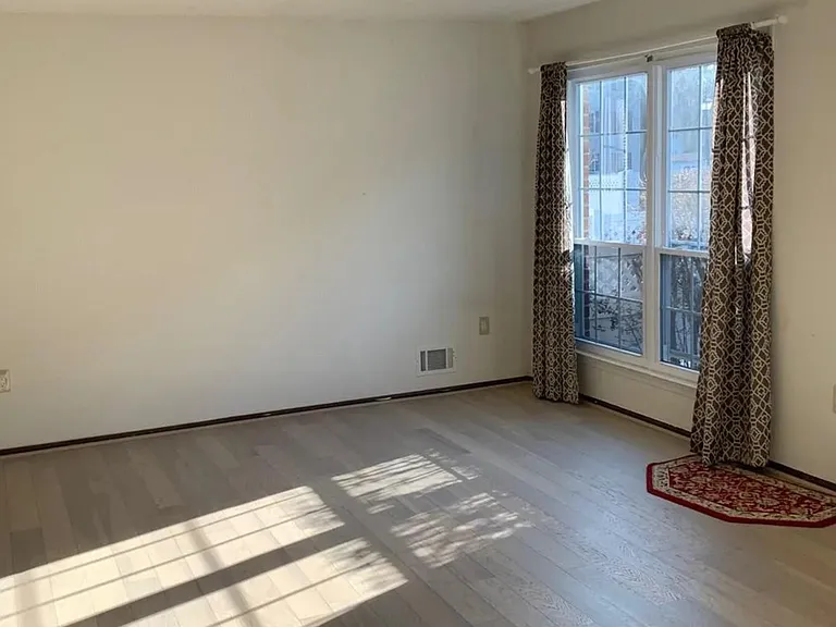 203 Darwin Ln — Photo 8