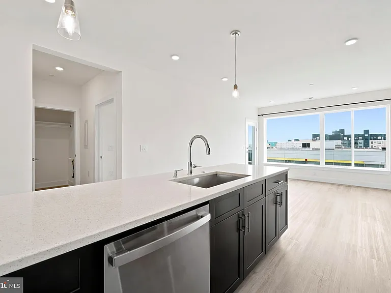 1148 N 2nd St #4I — Photo 3