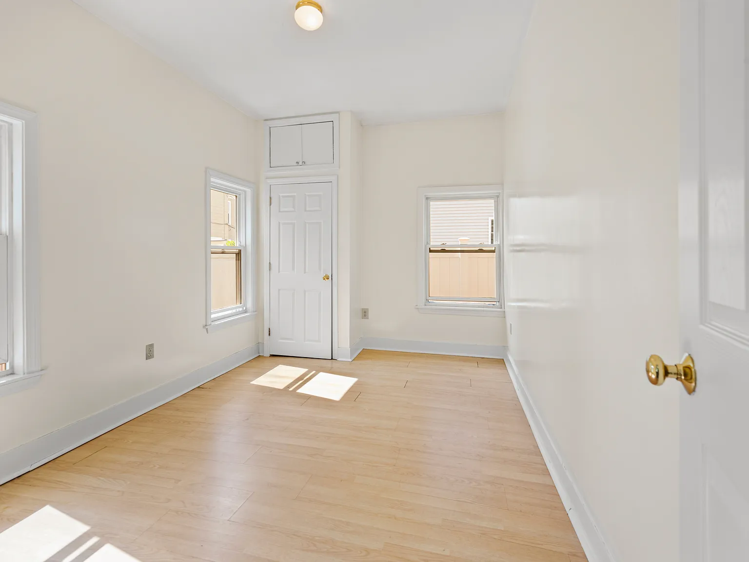 1 bed, 885 sqft, $2,270 — Photo 4