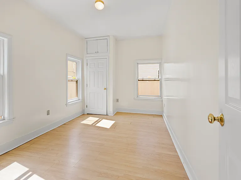 8 Richardson St — Photo 4
