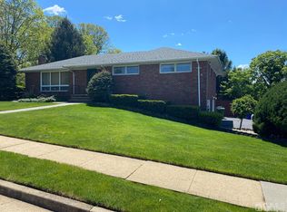 2 Vernon St, Parlin, NJ 08859