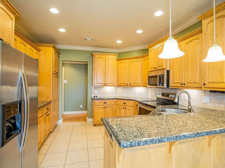2308 Chinquapin — Photo 11