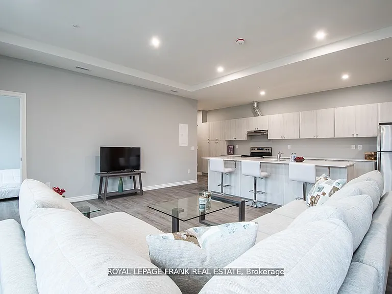 513 Dundas St E #E2 — Photo 3