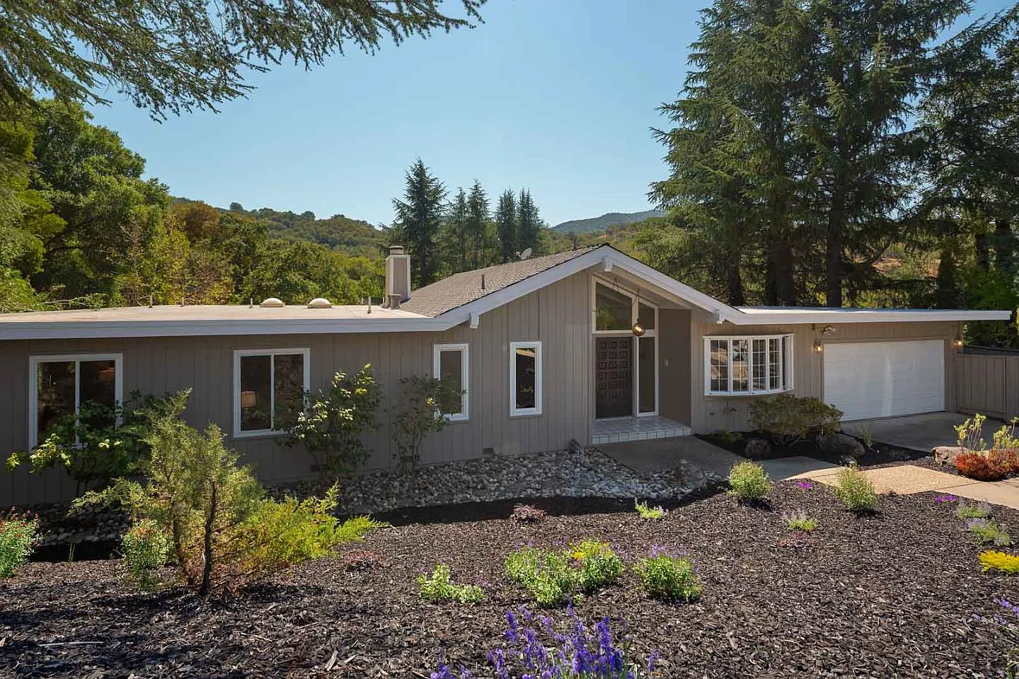 1332 Rimrock Dr photo 1
