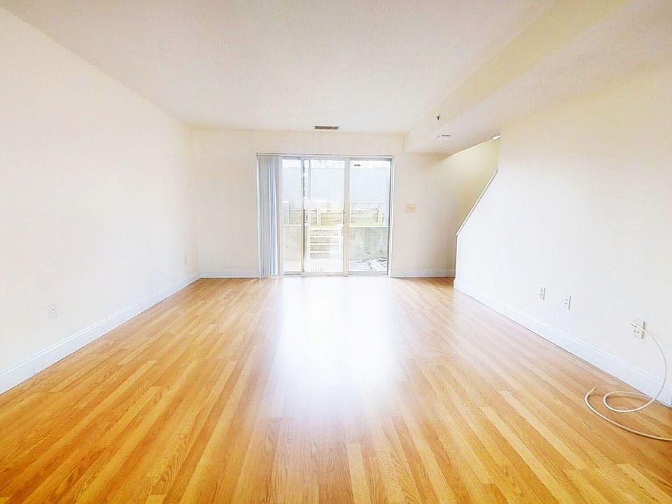 2nd image of 180 Beacon St #14