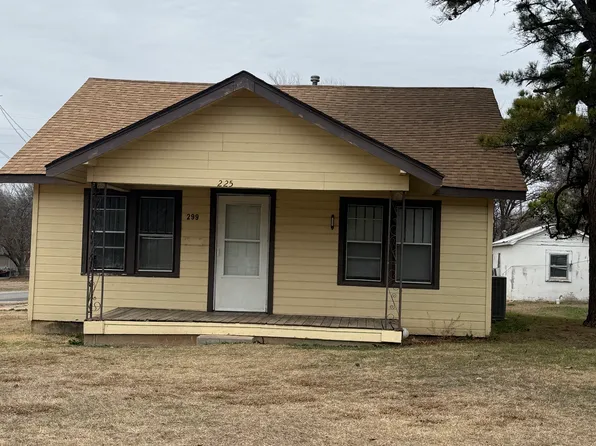 110 N 3rd St, Duncan, OK 73533