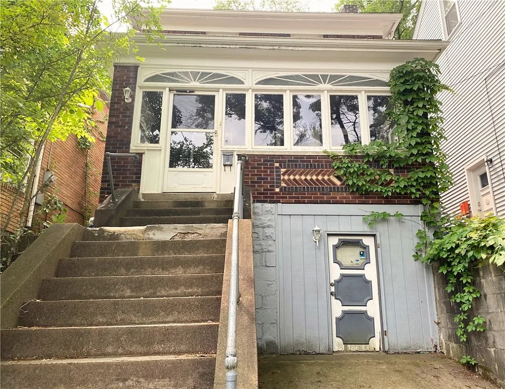 666 Montclair St photo 1