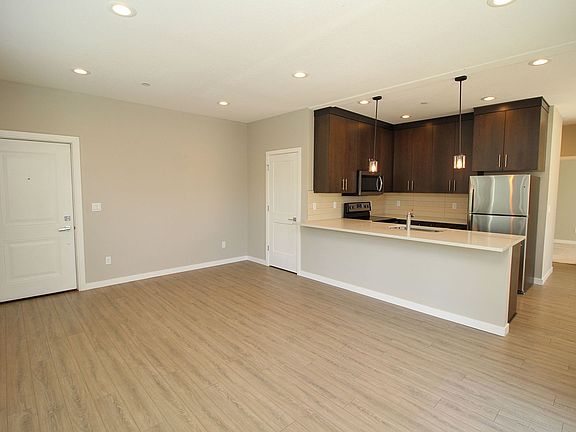 4th image of 1906 SE Tacoma St #8118