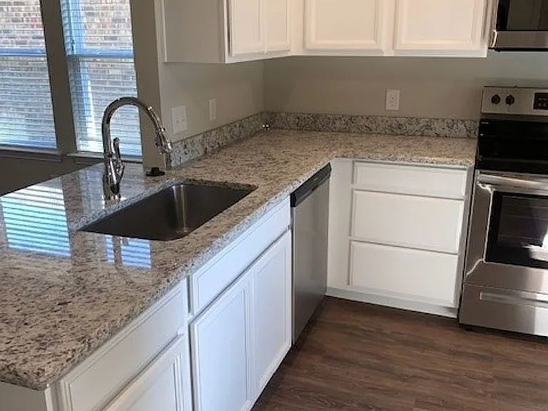136 Arnold Ave — Photo 6