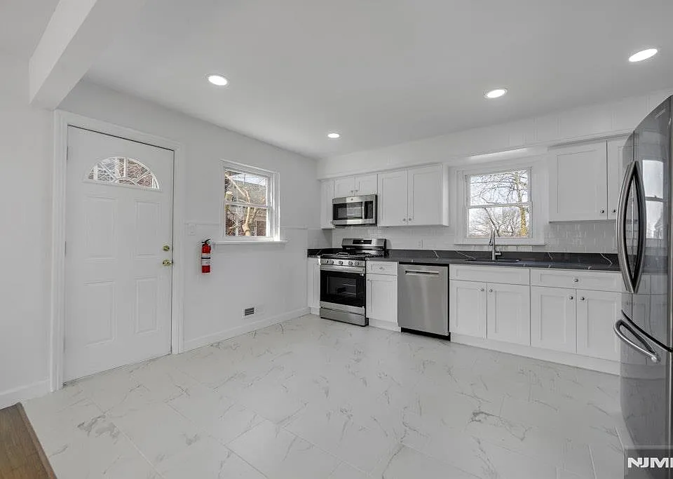 380 Grand Ave #1