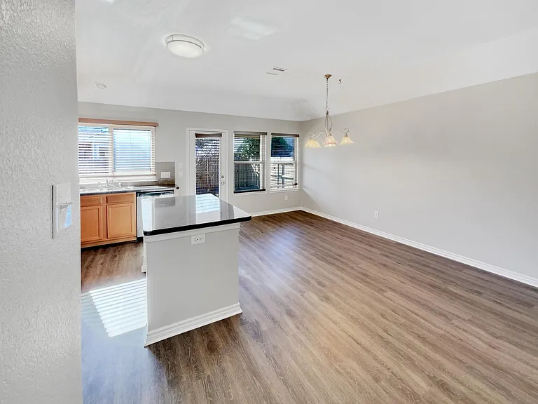 1612 Bluebird Dr — Photo 5
