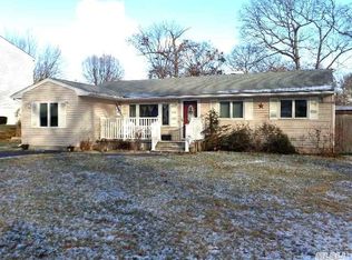 37 Pamela Ln, Selden, NY 11784
