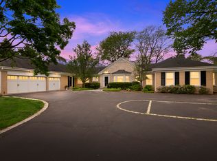 1920 E Circle Dr, Northfield, IL 60093