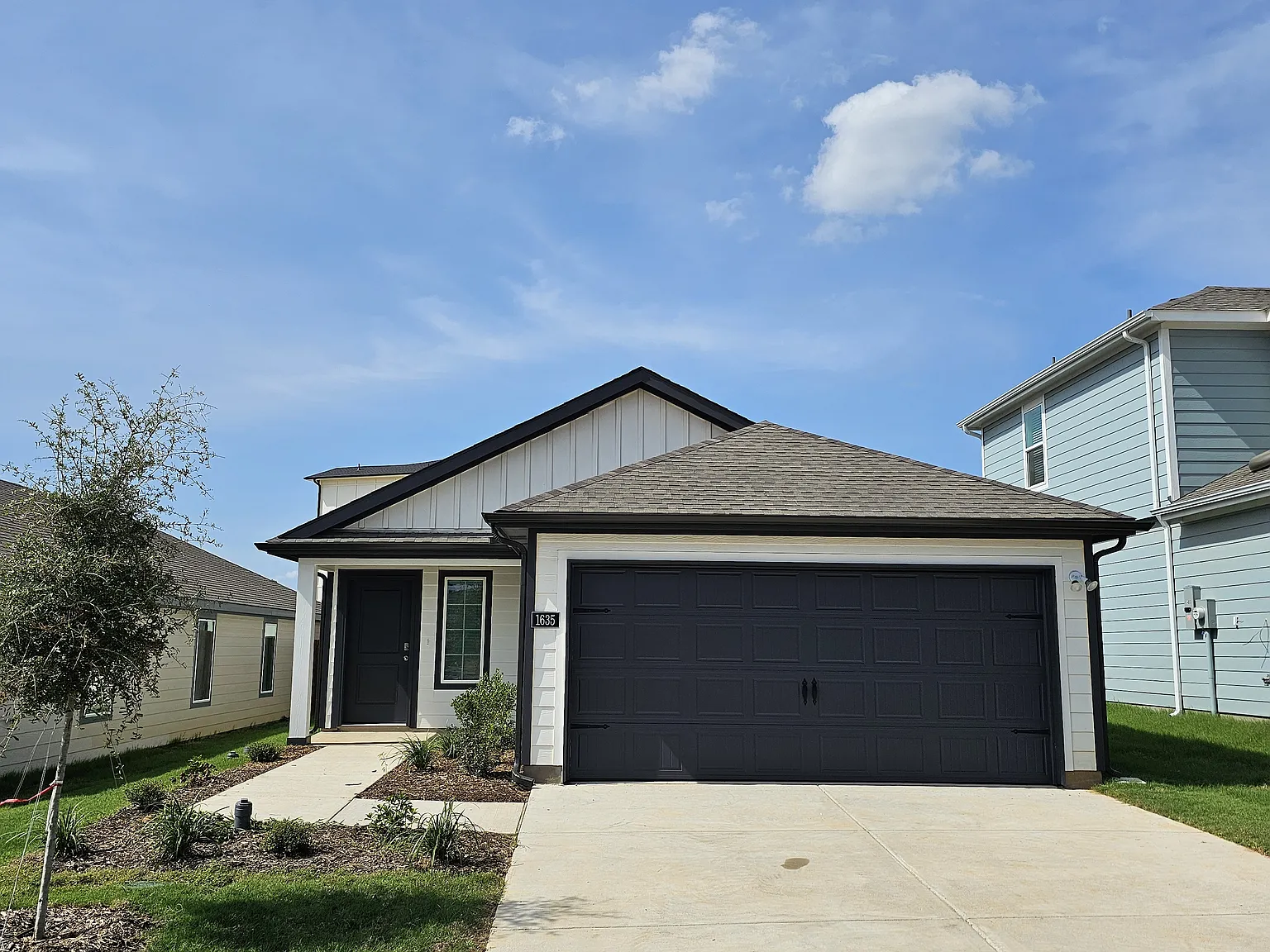 3 bed, 1335 sqft, $1,950 — Photo 2