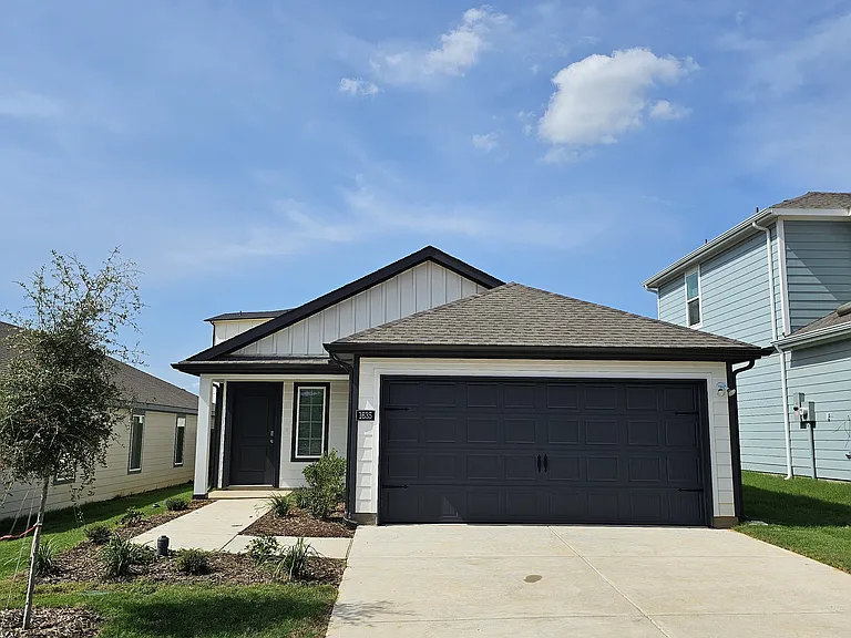 1635 Blaire Dr — Photo 2