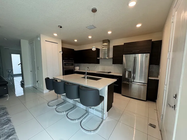 6472 NW 103rd Pl — Photo 32