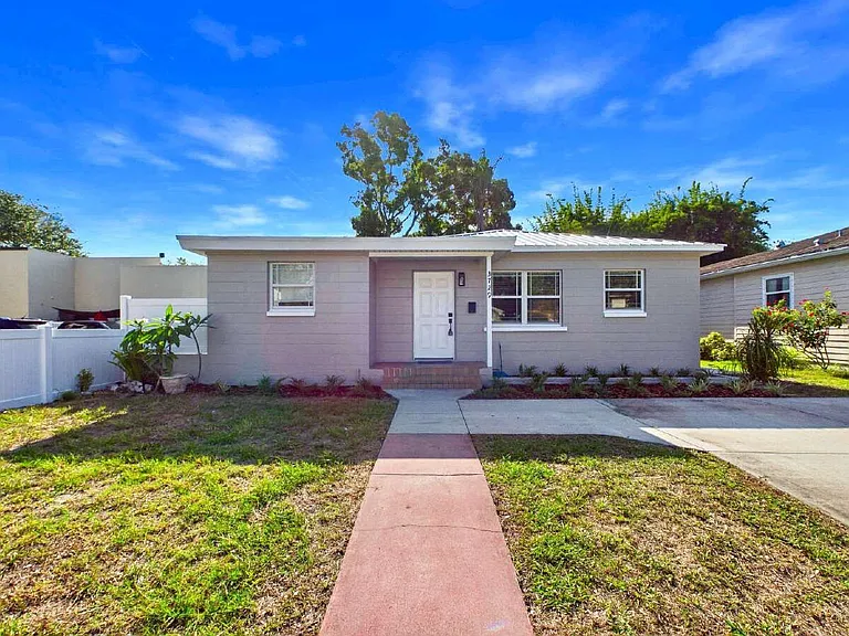 3729 Prescott St N — Photo 1