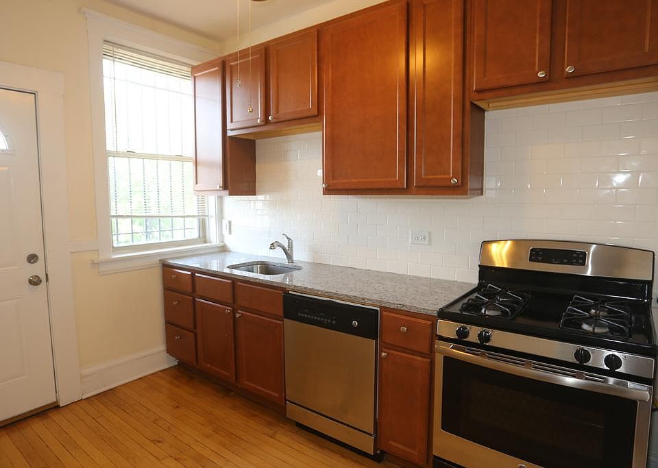 1st image of 1607 W Berteau Ave #V3