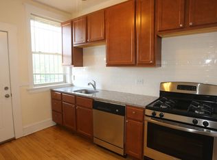 1607 W Berteau Ave #V3, Chicago, IL 60613
