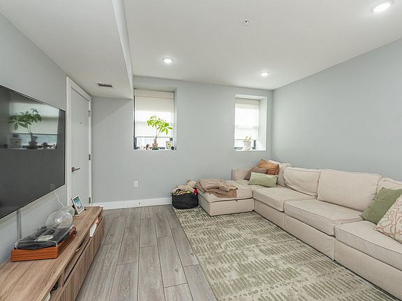4th image of 84 Ferry St #1