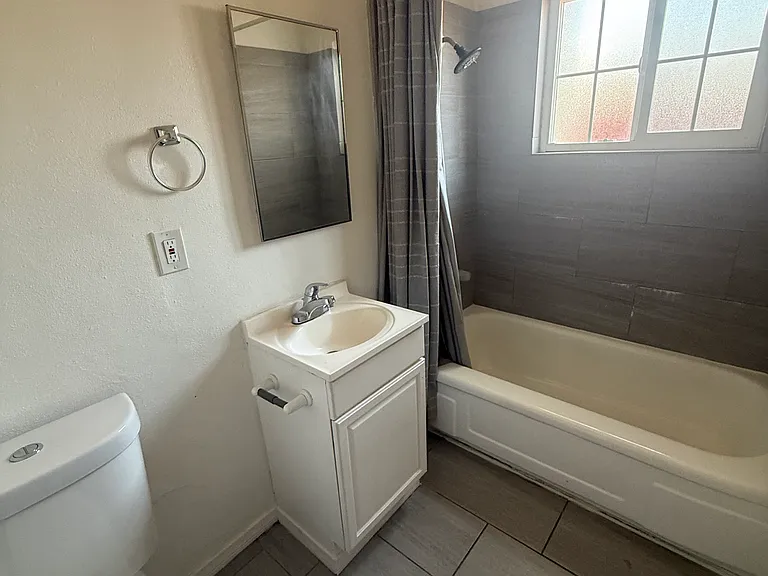 925 Magnolia Ave — Photo 2